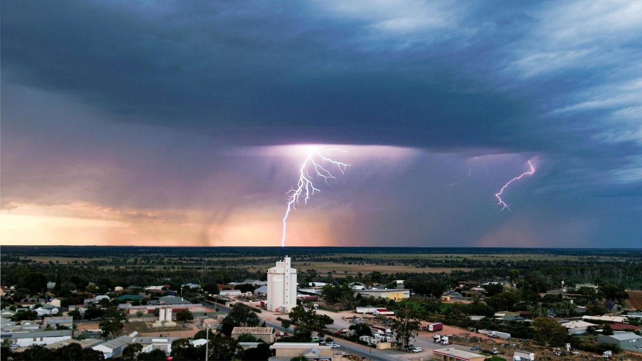 Lightning over Loxton on Monday evening. Picture: Murray River Pix