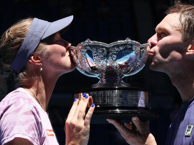 TOPSHOT - Australia's Olivia Gadecki (L) and John Peers celebrate with the trophy after their victory against Australia's Kimberly Birrell and John-Patrick Smith in their mixed doubles final match on day thirteen of the Australian Open tennis tournament in Melbourne on January 24, 2025. (Photo by David GRAY / AFP) / -- IMAGE RESTRICTED TO EDITORIAL USE - STRICTLY NO COMMERCIAL USE --