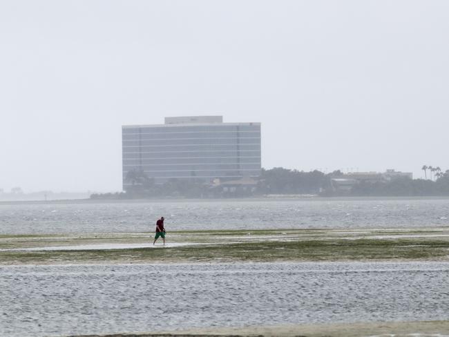 Hurricane Irma damage: Deaths as Tampa, Miami, Florida hit by storm ...