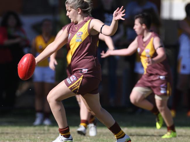 Women football Kew v Whitehorse. Played at Victoria Park in Kew. 43 Mimi Henderson kicks at goal for kew. Picture: Stuart Milligan