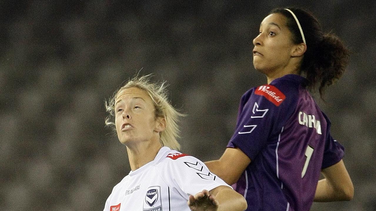MELBOURNE, AUSTRALIA - OCTOBER 03: Kara Mowbray of the Victory heads the ball away from Elissia Canham of the Glory during the round one W-League match between the Melbourne Victory and Perth Glory at Etihad Stadium on October 3, 2009 in Melbourne, Australia. (Photo by Robert Cianflone/Getty Images)