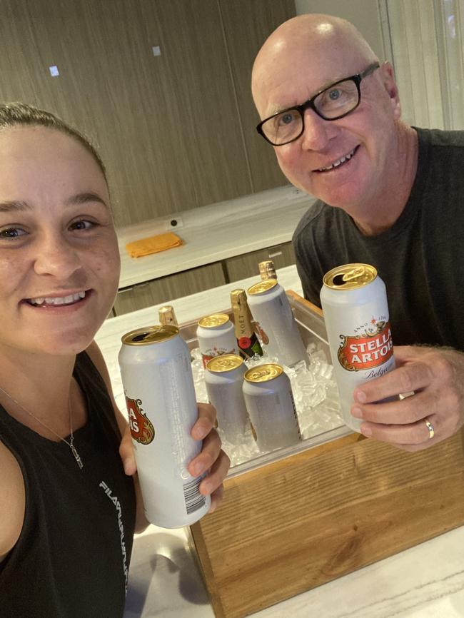 Ash Barty and her coach Craig Tyzzer enjoying a beer following her win at the Miami Open. Picture: Twitter / @CTyzzer