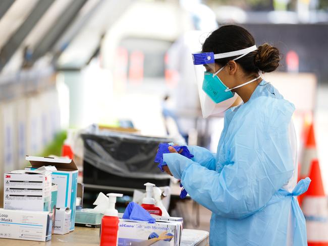 SYDNEY, AUSTRALIA - NewsWire Photos MAY 15, 2021:  A nurse is seen changing gloves at the Bondi Beach Covid Testing Clinic which appears to be relatively empty today as lower than normal numbers of people come to get tested, in Sydney, Australia. Picture: NCA NewsWire / Gaye Gerard