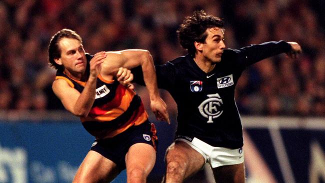 Adelaide’s Tony Modra battles Carlton’s Stephen Silvagni in 1998.