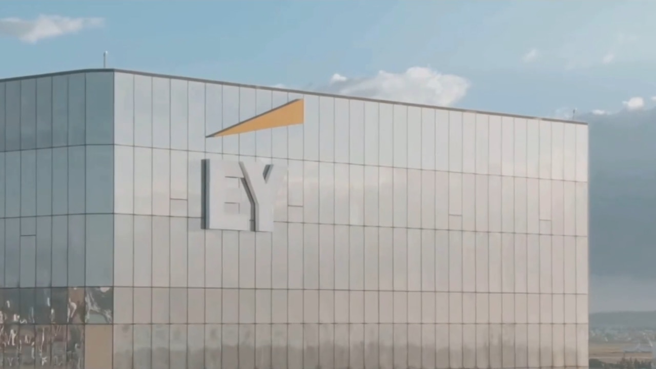 Ernst & Young scraps plans to separate audit and consulting firms