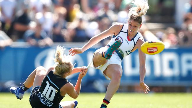 Sarah Hosking pulls down Deni Varnhagen off her kick. Picture: Getty Images