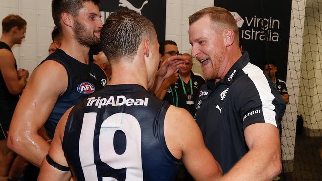 MELBOURNE, AUSTRALIA - MARCH 17: Corey Durdin of the Blues and Michael Voss, Senior Coach of the Blues celebrate during the 2022 AFL Round 01 match between the Carlton Blues and the Richmond Tigers at the Melbourne Cricket Ground on March 17, 2022 In Melbourne, Australia. (Photo by Michael Willson/AFL Photos via Getty Images)