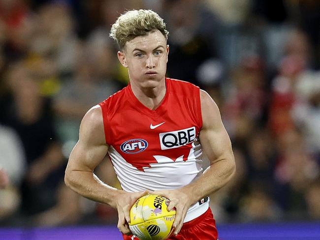 Chad Warner during AFL Gather Round match between the Sydney Swans and Richmond at the Adelaide Oval on 14 April, 2023. Photo by Phil Hillyard(Image Supplied for Editorial Use only - **NO ON SALES** - Â©Phil Hillyard )