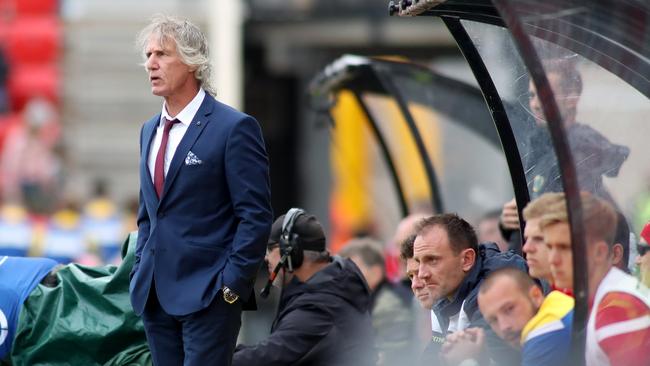 Adelaide United coach Gertjan Verbeek gave his side a “three or four” out of 10 for a poor performance against Wellington Phoenix at Coopers Stadium. (AAP Image/Kelly Barnes)