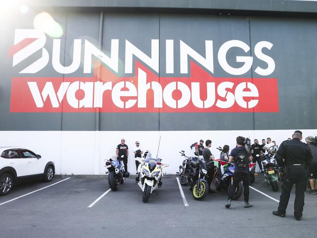 SYDNEY, AUSTRALIA. NCA NewsWire Photos. NOVEMBER 11TH, 2023. Palestine supporters ride motorcyles from Lidcombe Bunnings to Coogee Beach, where they are met by Israel supporters. NCA NewsWire/ Dylan Robinson