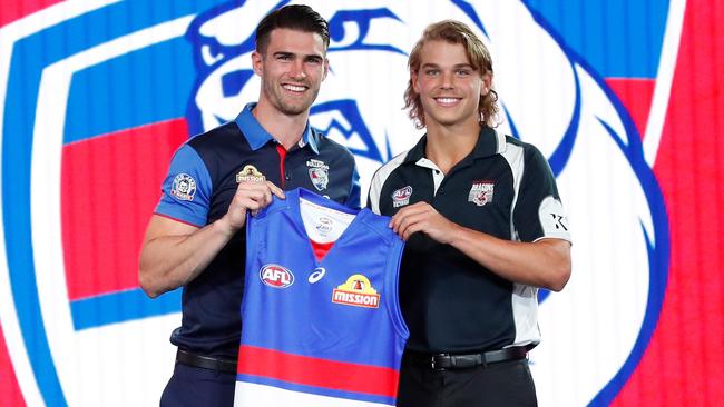 Bailey Smith poses with Western Bulldogs skipper Easton Wood. Picture: Getty Images