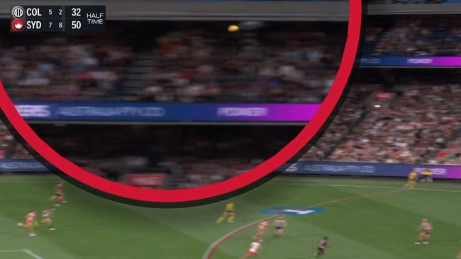 Play was allowed to continue. Photo: Fox Footy.