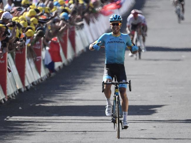 Omar Fraile celebrates as he crosses the finish line to win the 14th stage.