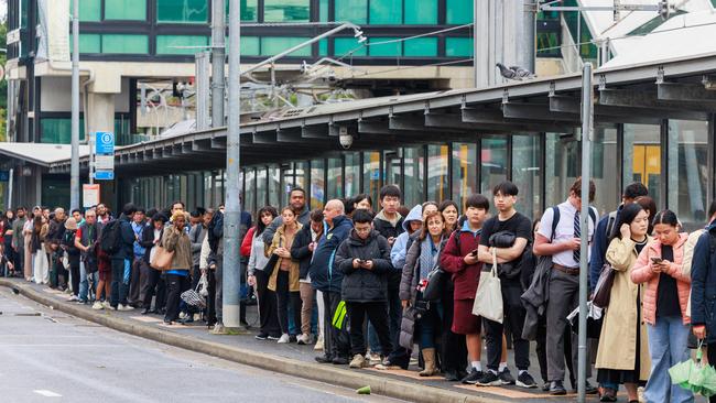 Huge lines for buses after train chaos at Lidcombe Train Station this morning as passengers queue for buses. Picture: Justin Lloyd.