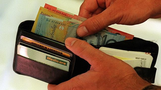 22/12/2008 NEWS: 03/03/2000. Generic photo of man removing money from his wallet.