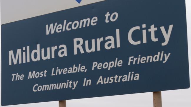 Mildura Ice drug problems; Welcome to Mildura Sign.