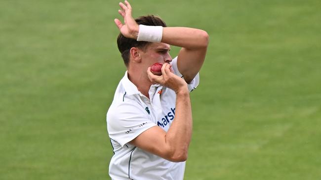 HOBART, AUSTRALIA - MARCH 03: Iain Carlisle of the Tigers bowls during the Sheffield Shield match between Tasmania and Victoria at Blundstone Arena, on March 03, 2024, in Hobart, Australia. (Photo by Steve Bell/Getty Images)