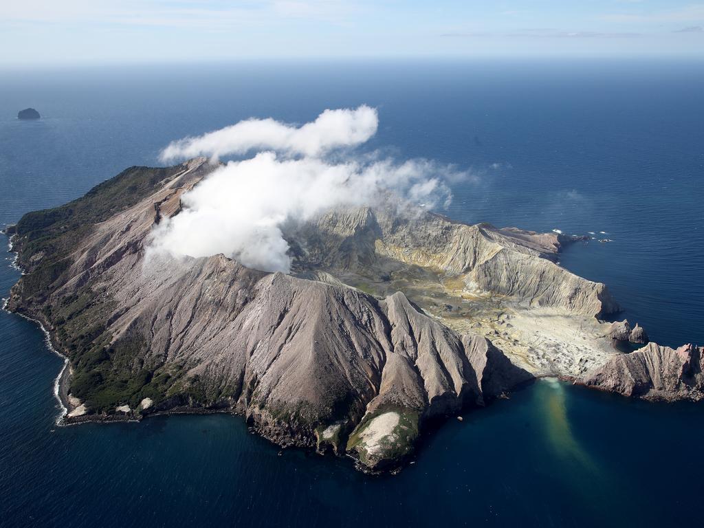 Mother of victim hails anonymous stranger during White Island volcano ...