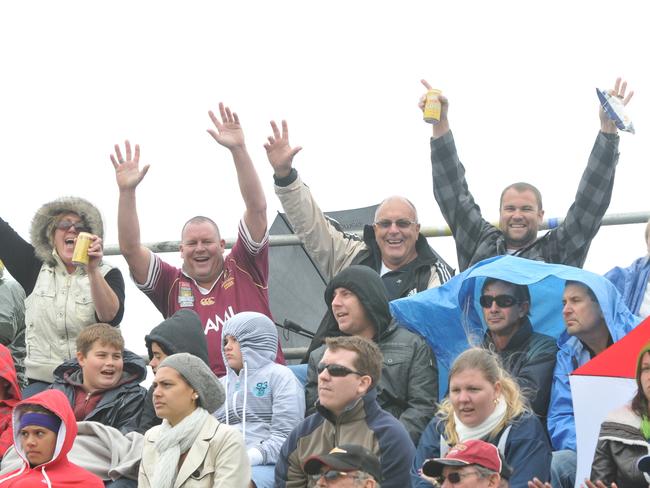 Fans at the Bulldogs versus Storm game at Virgin Australia Stadium, Mackay. Photo Lee Constable / Daily Mercury