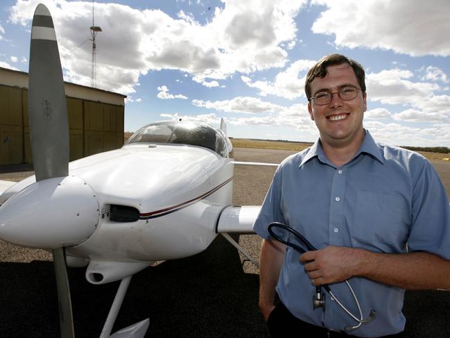 Dr Scott Lewis with his plane. Dr Scott Lewis and his wife Karen have moved to Wudinna (570km north-west of Adelaide) in the central Eyre Peninsula of South Australian, to become the first Australian born, Australian trained GP to set up a solo practice in South Australia in 12 years.