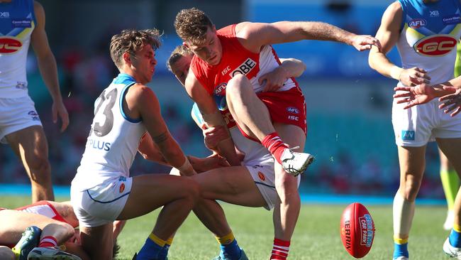 Swans midfielder Luke Parker kicks under pressure. Picture: Getty Images