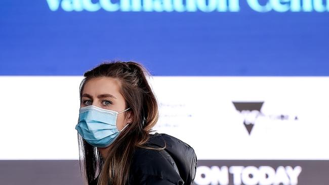 A young woman lines up at the Melbourne Convention Exhibition Centre to get a Covid-19 vaccination. Picture : NCA NewsWire / Ian Currie