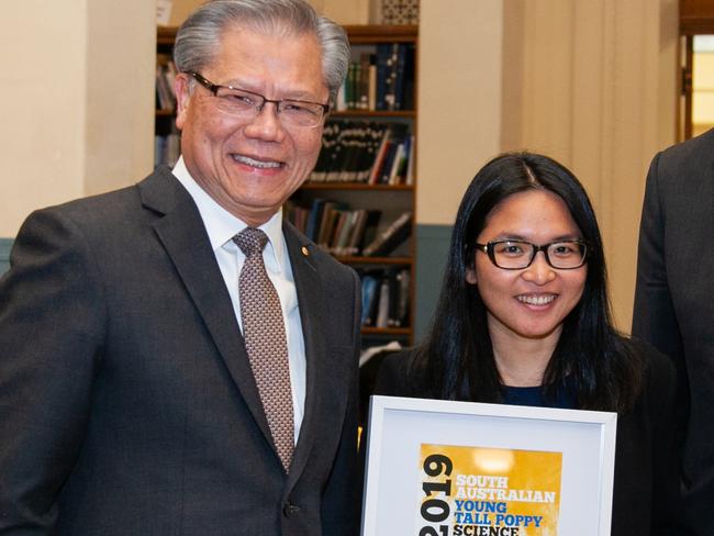 Dr Nguyen with former state governor Hieu Van Le at the 2019 Tall Poppy Awards.