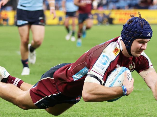 SYDNEY, AUSTRALIA - MAY 31:  Josh Flook of the Reds scores a try during the round 15 Super Rugby Pacific match between NSW Waratahs and Queensland Reds at Allianz Stadium, on May 31, 2024, in Sydney, Australia. (Photo by Matt King/Getty Images)