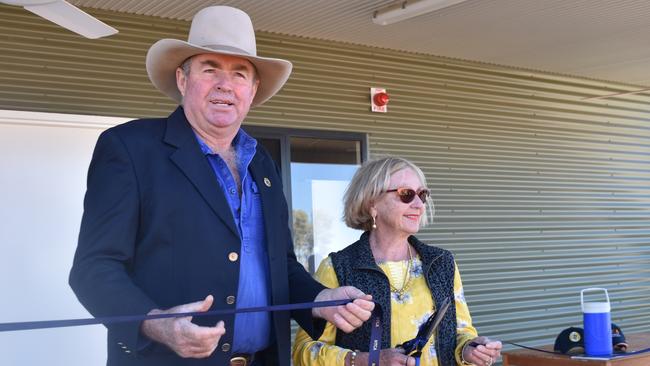 President of the NT Cattlemen’s Association Chris Nott thanked Ashley Manicaros for his time with the organisation. Picture: Andrea Johnston