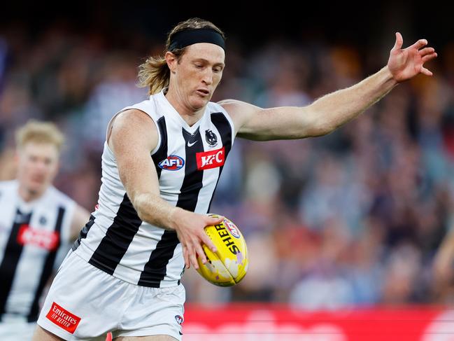 ADELAIDE, AUSTRALIA - APRIL 16: Nathan Murphy of the Magpies kicks the ball during the 2023 AFL Round 05 match between the Collingwood Magpies and the St Kilda Saints at Adelaide Oval on April 16, 2023 in Adelaide, Australia. (Photo by Dylan Burns/AFL Photos via Getty Images)