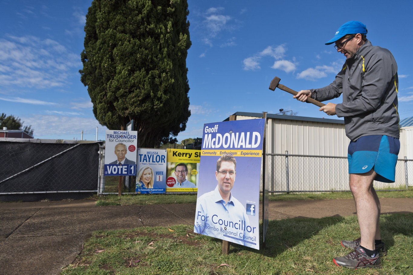 Cr Geoff McDonald sets up a corflute sign as the Rangeville State School booth opens on Toowoomba Regional Council local government election day, Saturday, March 28, 2020. Picture: Kevin Farmer