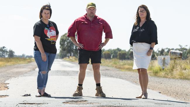 NEWS: Potholed RoadsOpposition roads spokeswoman Roma Britnell is meeting with concerned farmers along the  Prairie-Rochester Road. The road is one of many damaged by the 2022 floods and is significantly potholed. The opposition are looking into the expense involved in pothole patch up jobs and whether they're providing value for money.PICTURED: L-R Sharon and Russell Hocking and Roma BritnellPICTURE: ZOE PHILLIPS