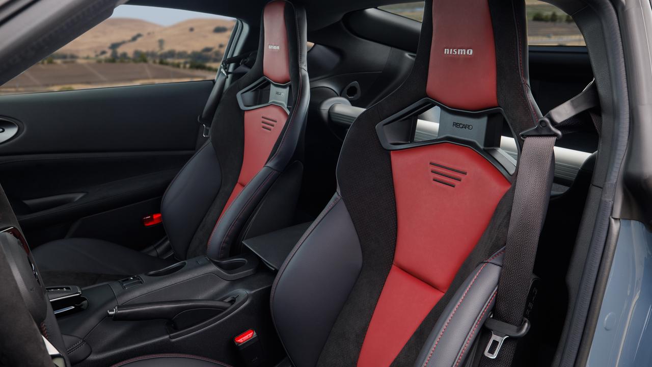 Nissan has installed Recaro racing seats.