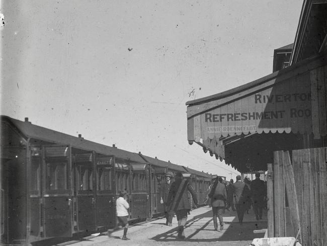 Riverton railway station, circa 1925, featuring a refreshment stand on the right.