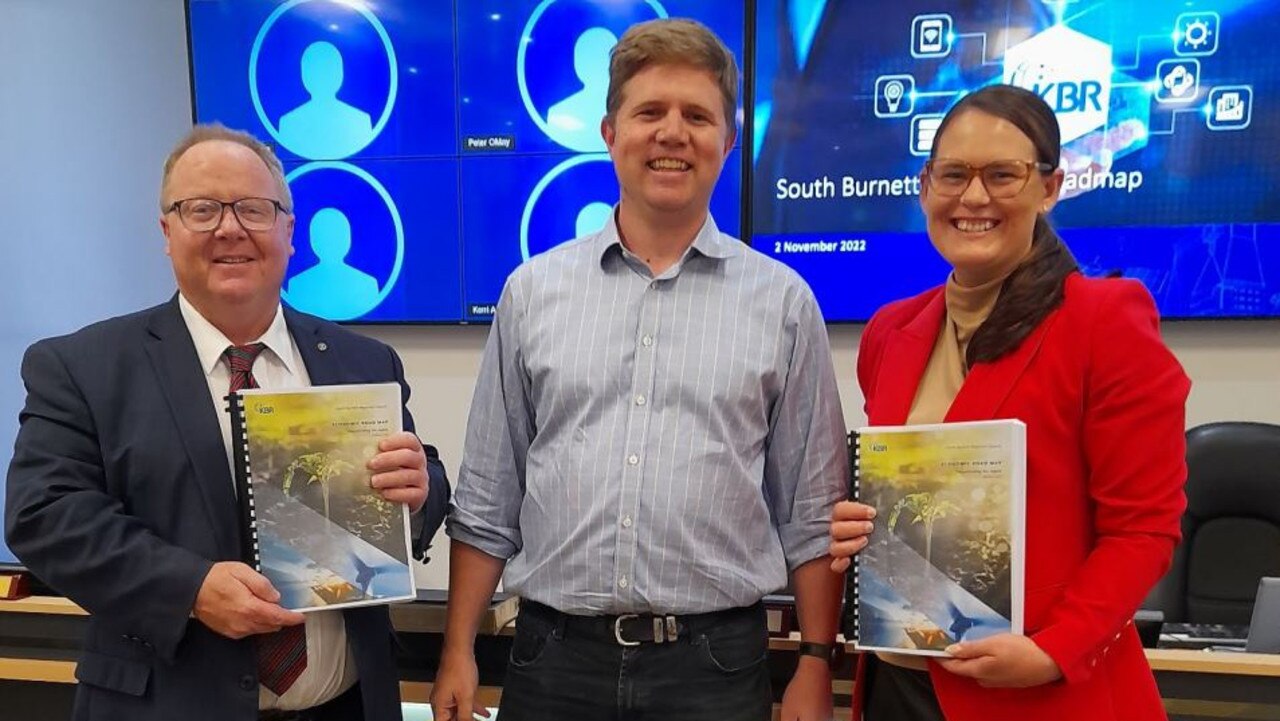 Photo of Mayor Brett Otto, Cr Kirstie Schumacher, and KBR’s Matt Bradbury with the Economic Road Map Report, Wednesday, 2 November 2022.