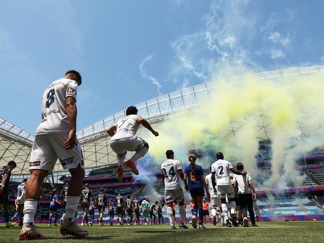 SYDNEY, AUSTRALIA - NOVEMBER 24:  Teams walk out during the round five A-League Men match between Wellington Phoenix and Melbourne Victory at Allianz Stadium, on November 24, 2024, in Sydney, Australia. (Photo by Matt King/Getty Images)