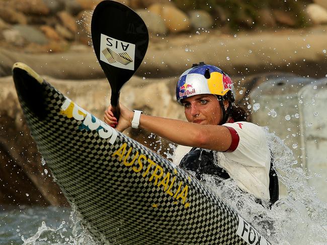 Jessica Fox racing at Penrith whitewater stadium.