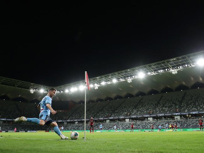 SYDNEY, AUSTRALIA - MARCH 21: Alex Baumjohann of Sydney takes a corner during the round 24 A-League match between the Western Sydney Wanderers and Sydney FC at Bankwest Stadium on March 21, 2020 in Sydney, Australia. (Photo by Mark Metcalfe/Getty Images)