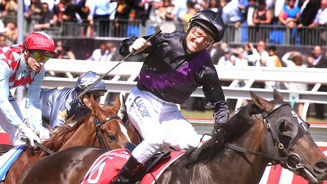 Damien Oliver wins the Melbourne Cup on Fiorente.