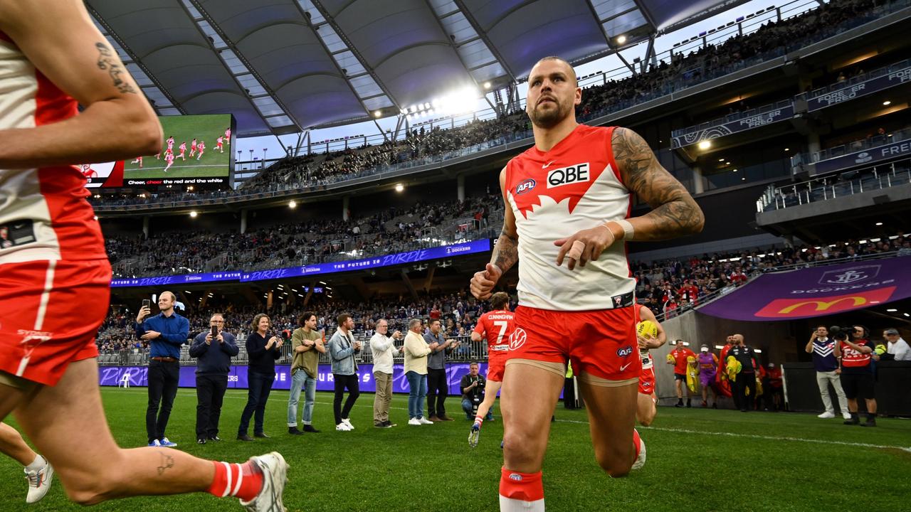 Buddy has his eyes on the prize. Photo by Daniel Carson/AFL Photos via Getty Images