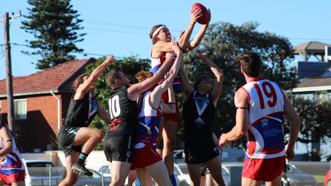 Jack Woeckel-Hynes rising above the pack. Picture: Emily Croft-Sharp | Crofty Photography