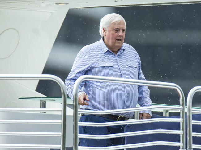 Clive, Anna skip campaign, spend day on $8.3m mega yacht