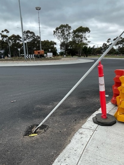 Bannockburn Roundabout has an exposed wire.