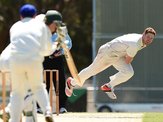 Trent Waring bowling for Greenvale.