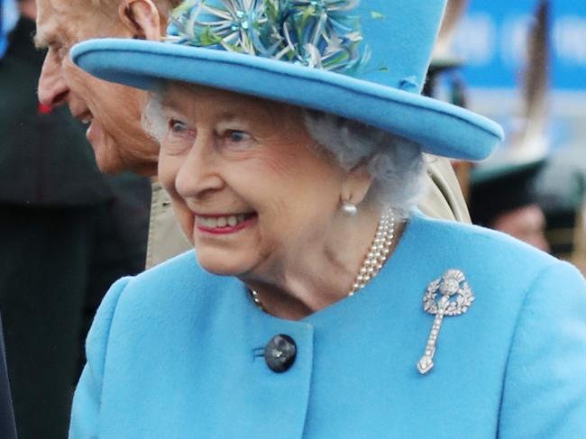 SOUTH QUEENSFERRY, SCOTLAND - SEPTEMBER 04:  Queen Elizabeth II and First Minister Nicola Sturgeon during the official opening ceremony of the Queensferry Crossing, on September 4, 2017 in South Queensferry, Scotland. Scotland's newest road bridge which began construction in 2011, crosses the Firth of Forth near Edinburgh. The crossing is the world's longest three tower cable stayed bridge.  (Photo by Andrew Milligan - WPA Pool/Getty Images)