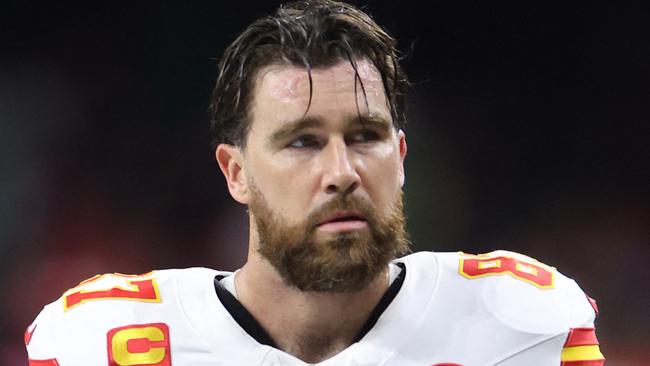 NEW ORLEANS, LOUISIANA - FEBRUARY 09: Travis Kelce #87 of the Kansas City Chiefs walks off the field at half time against the Philadelphia Eagles during Super Bowl LIX at Caesars Superdome on February 09, 2025 in New Orleans, Louisiana.   Jamie Squire/Getty Images/AFP (Photo by JAMIE SQUIRE / GETTY IMAGES NORTH AMERICA / Getty Images via AFP)