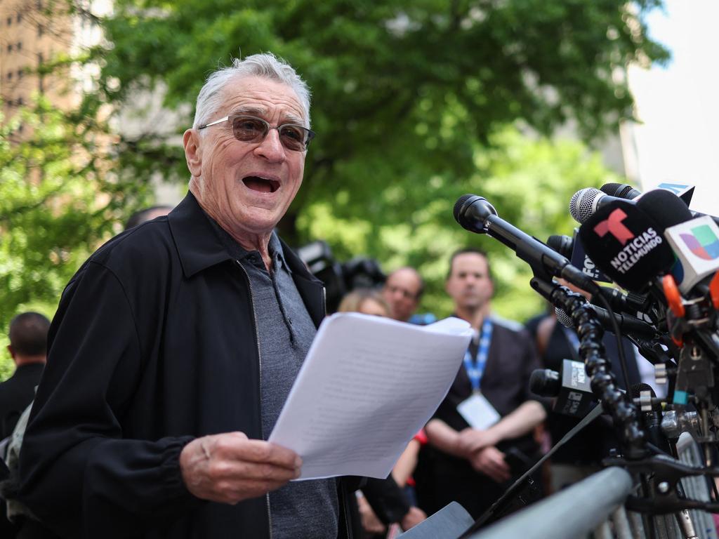 Robert De Niro unleashes at Donald Trump on Joe Biden’s behalf outside ...