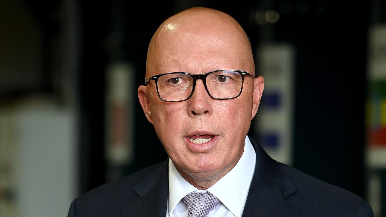 Peter Dutton has urged the Reserve Bank to cut rates by 25 basis points. Picture: NewsWire / John Gass