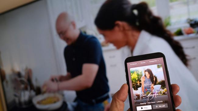 With Love, Meghan follows the former actor as she cooks meals, bakes cakes, keeps bees, arranges flowers, and decorates doughnuts. Photo: Chris DELMAS / AFP.