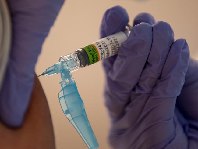 MADRID, SPAIN - OCTOBER 14: A health care worker administers a flu vaccine to a woman at a temporary vaccination centre during the second wave of Coronavirus (COVID-19) pandemic on October 14, 2020 in Las Rozas, near Madrid, Spain. Madrid regional government started today an early flu vaccine campaign as a measure against the coronavirus pandemic, with stock of 1.300.000 doses. (Photo by Pablo Blazquez Dominguez/Getty Images)